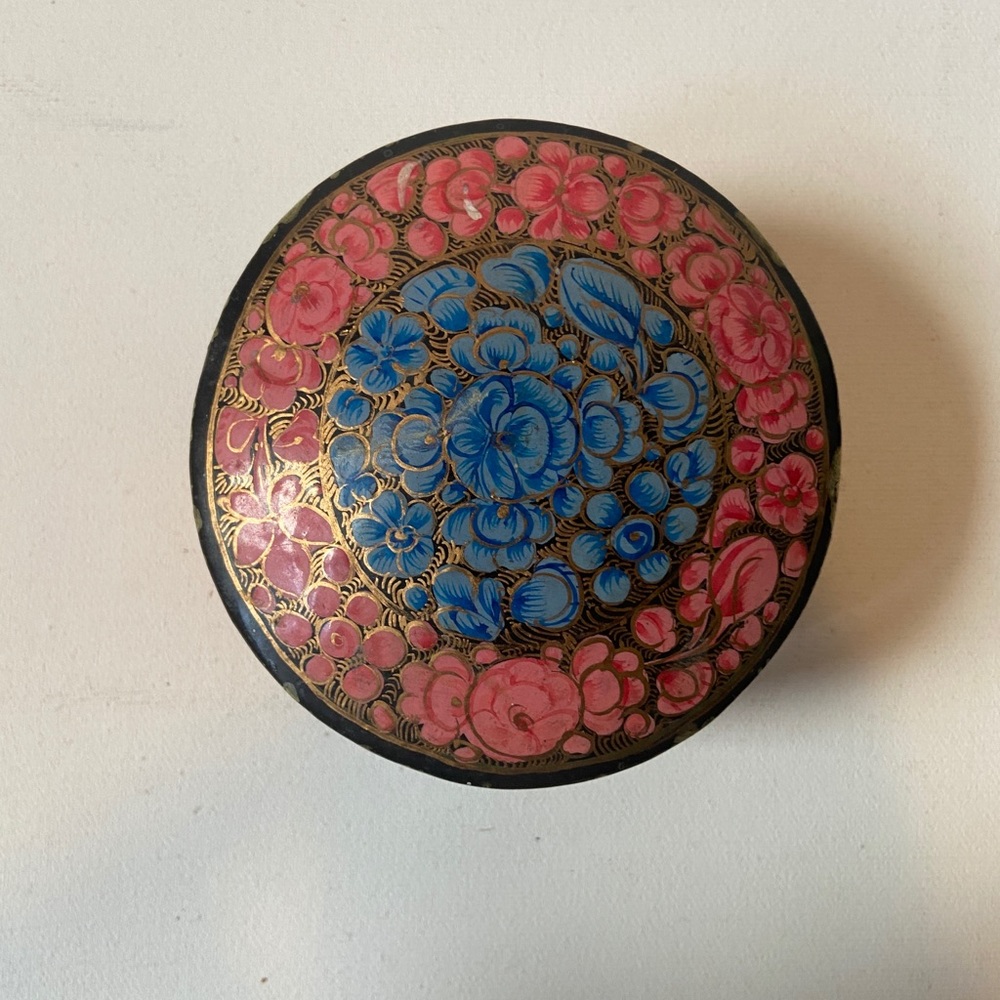 Small Painted Container - Picture 2 of 2